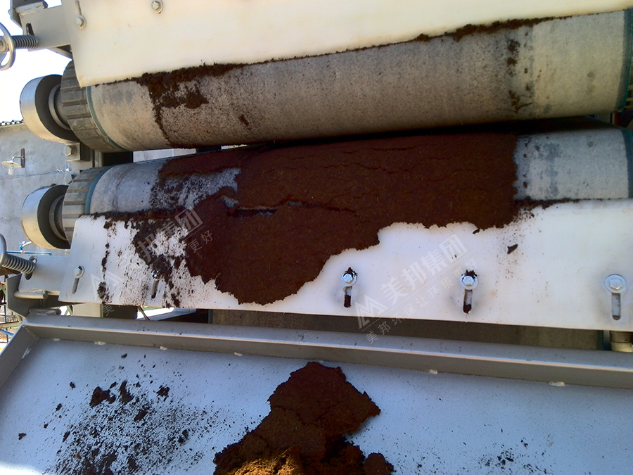 Coconut coir press dehydrator