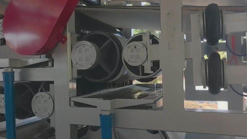 The coconut coir dehydrator extracts a large amount of water.