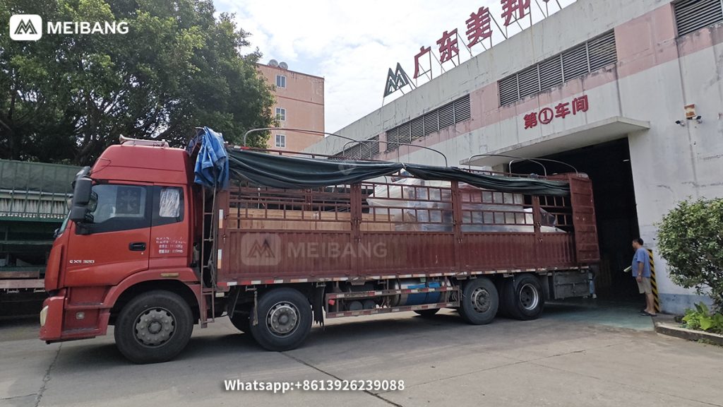 The machine was loaded onto a truck and transported to Nansha Port.