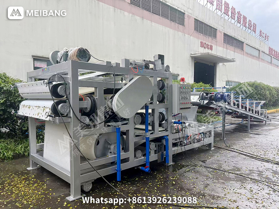 Coconut coir cleaning and desalination machine
